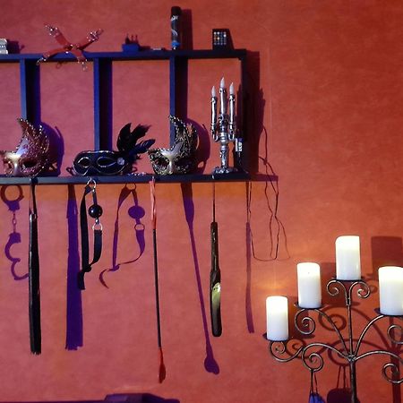 Love Room Le Rouge Et Noir Barr Extérieur photo
