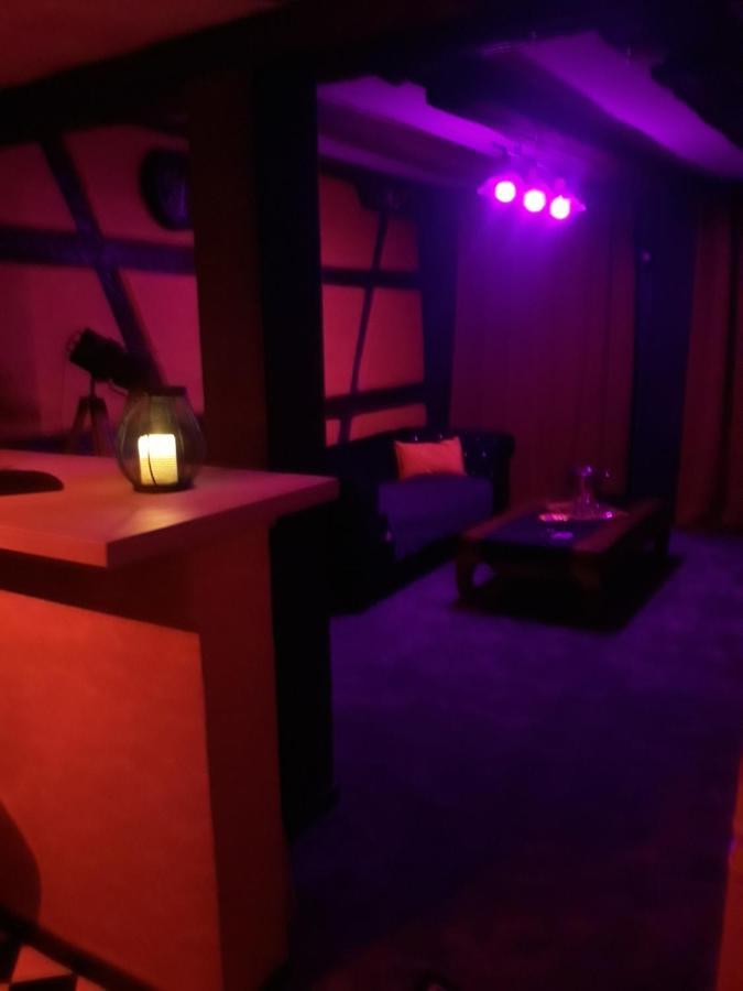 Love Room Le Rouge Et Noir Barr Extérieur photo