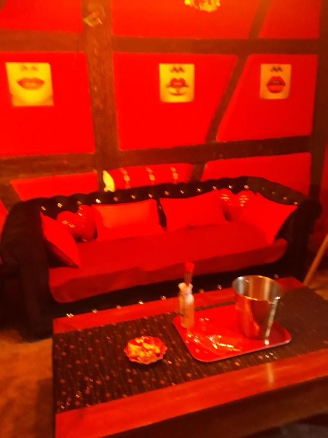Love Room Le Rouge Et Noir Barr Extérieur photo