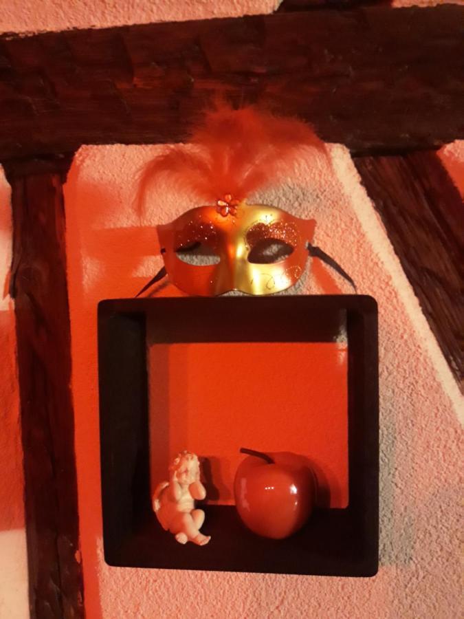 Love Room Le Rouge Et Noir Barr Extérieur photo