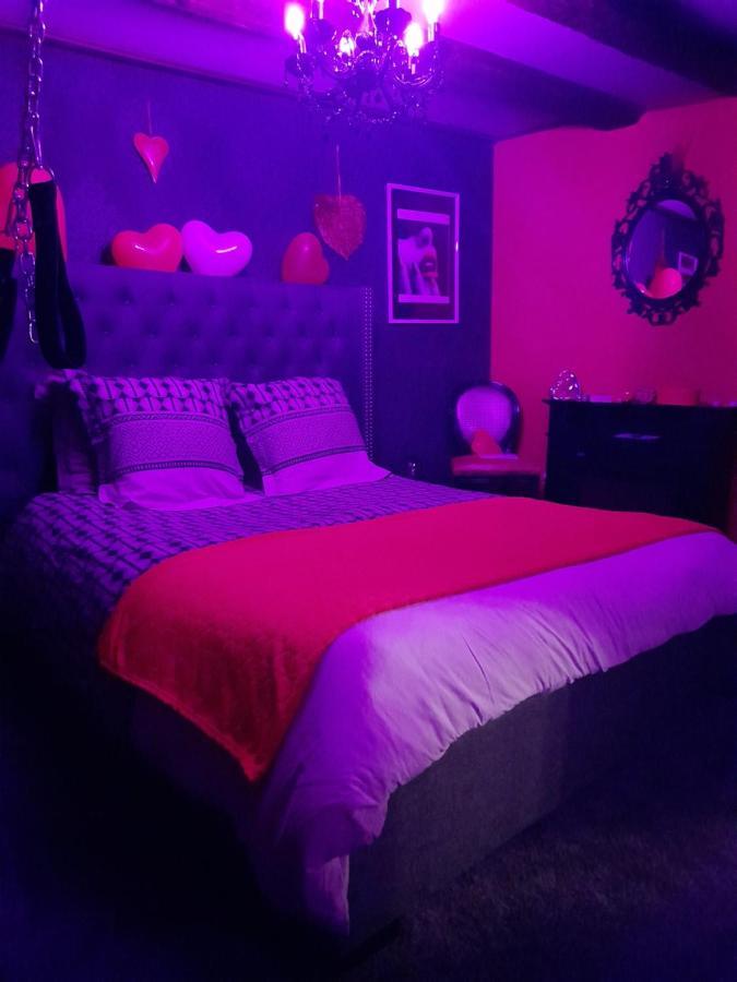 Love Room Le Rouge Et Noir Barr Extérieur photo
