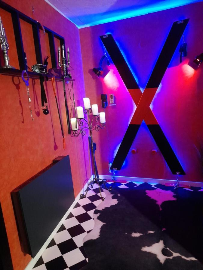 Love Room Le Rouge Et Noir Barr Extérieur photo