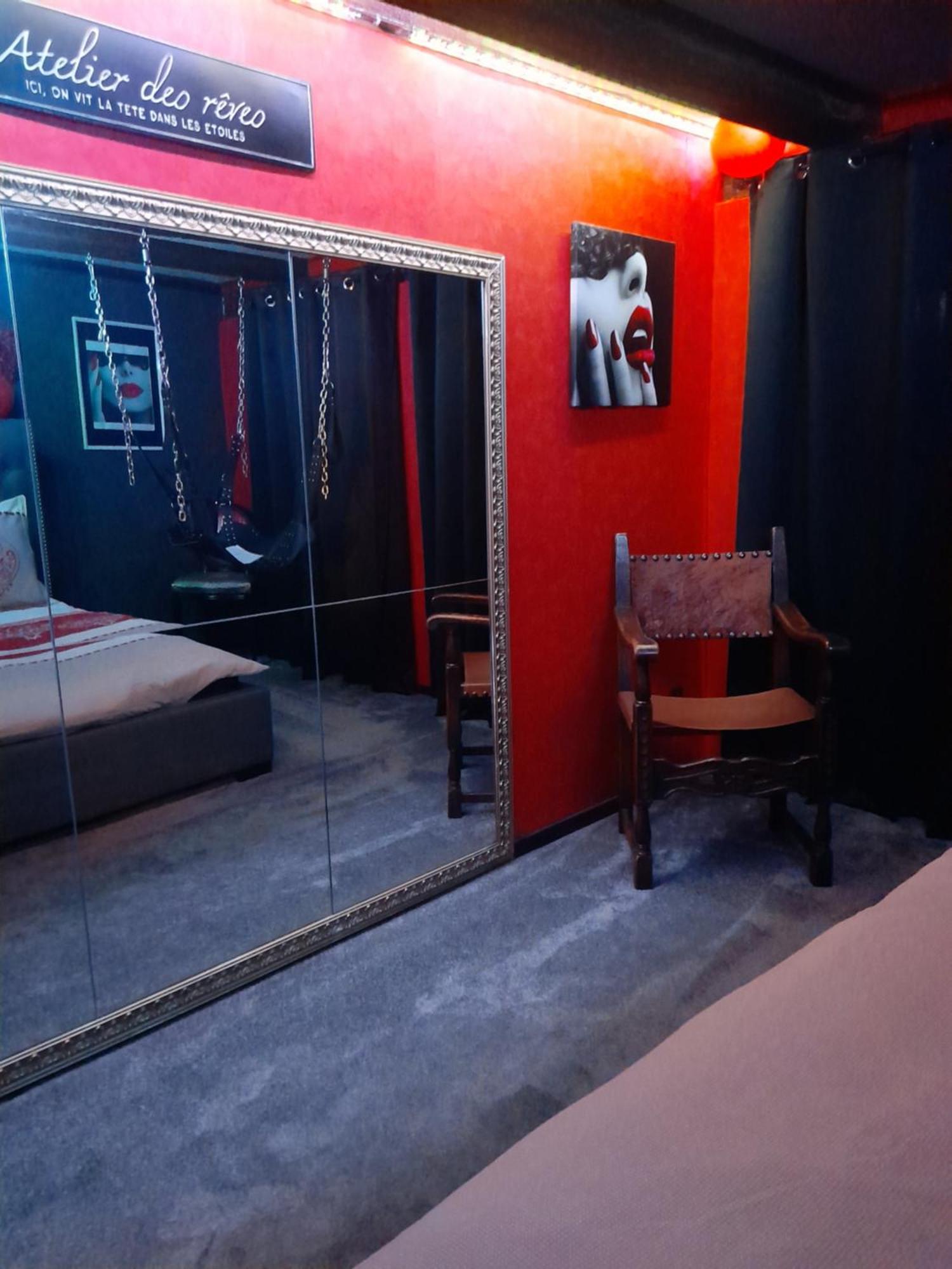 Love Room Le Rouge Et Noir Barr Extérieur photo
