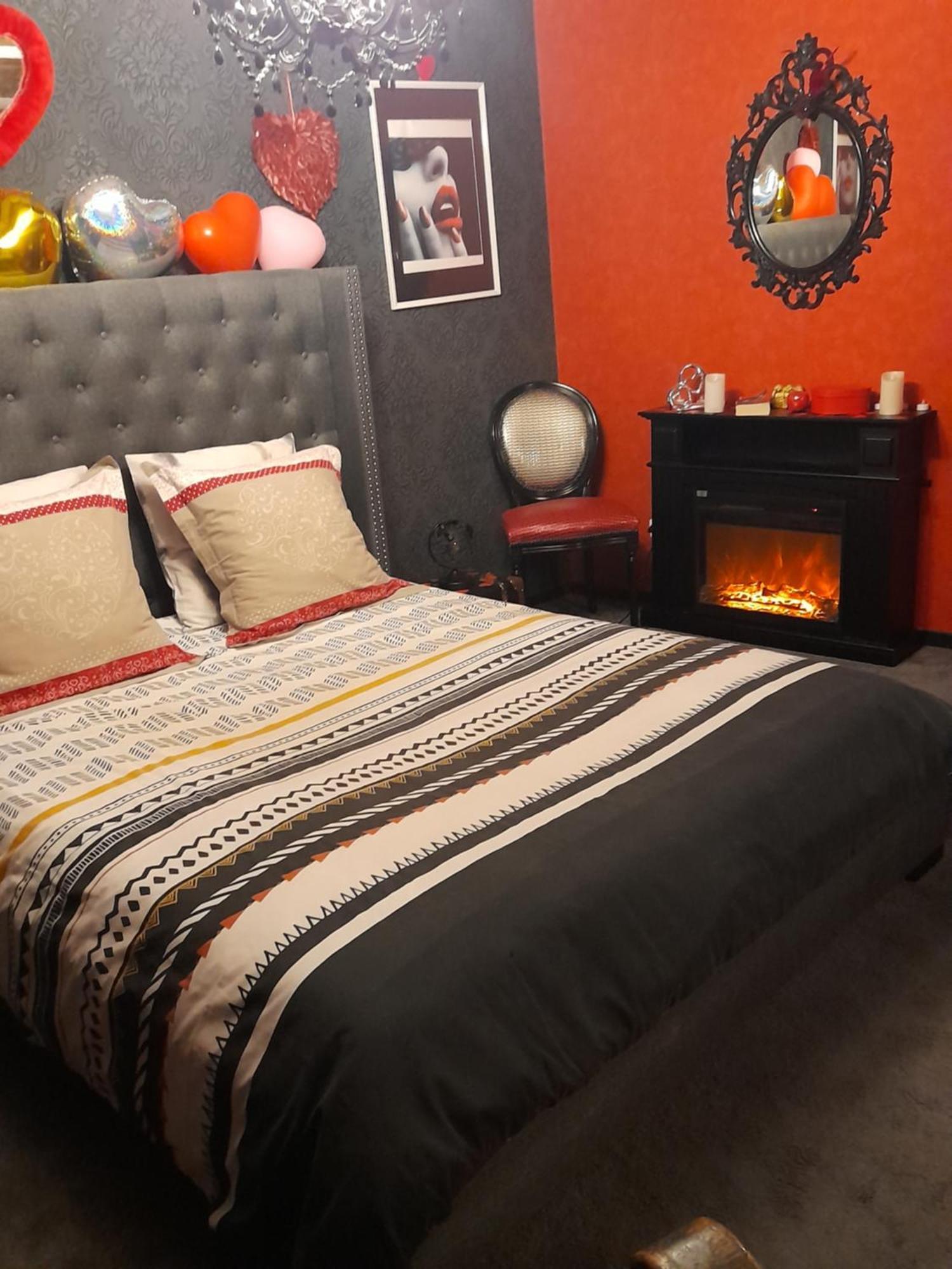 Love Room Le Rouge Et Noir Barr Extérieur photo