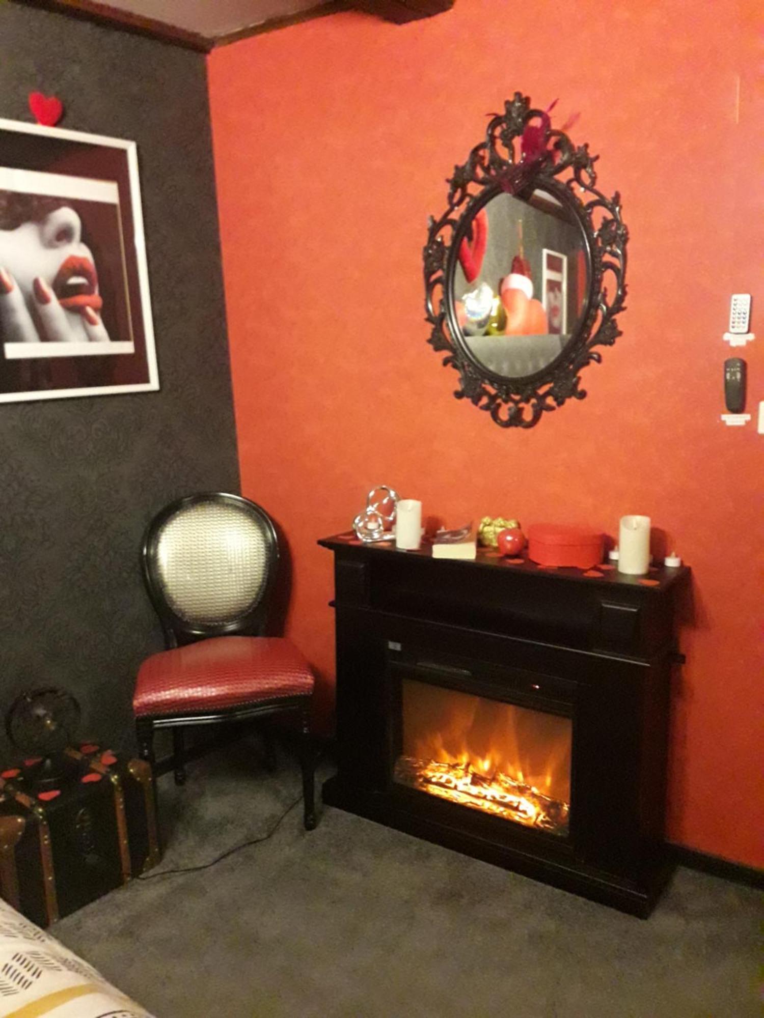 Love Room Le Rouge Et Noir Barr Extérieur photo